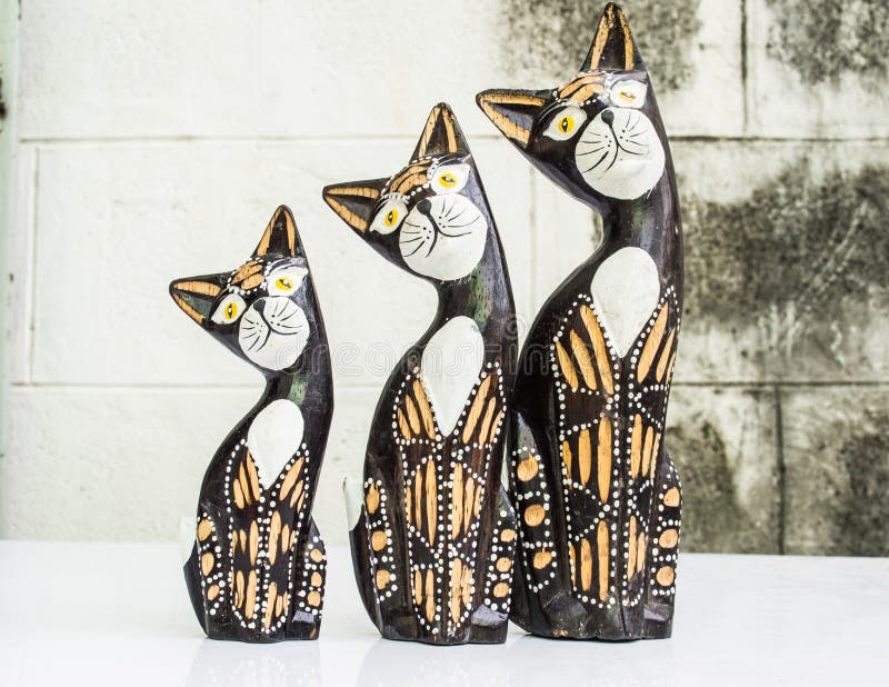 Wooden cats statue stock photo. Image of handicraft, feline 50404054
