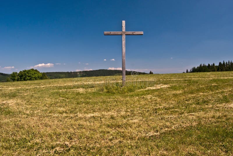 Drevený kríž na kopec v hory zrušte nebo.