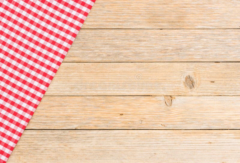 Nền gỗ bàn ăn với khăn trải bàn màu đỏ là sự kết hợp hoàn hảo giữa vẻ đẹp và tính thực dụng. Sử dụng khăn trải bàn phù hợp để tạo nên một không gian ấm cúng và sang trọng. Tìm kiếm sự kết hợp màu sắc tốt nhất cho căn bếp của bạn bằng cách nhấn vào hình ảnh!