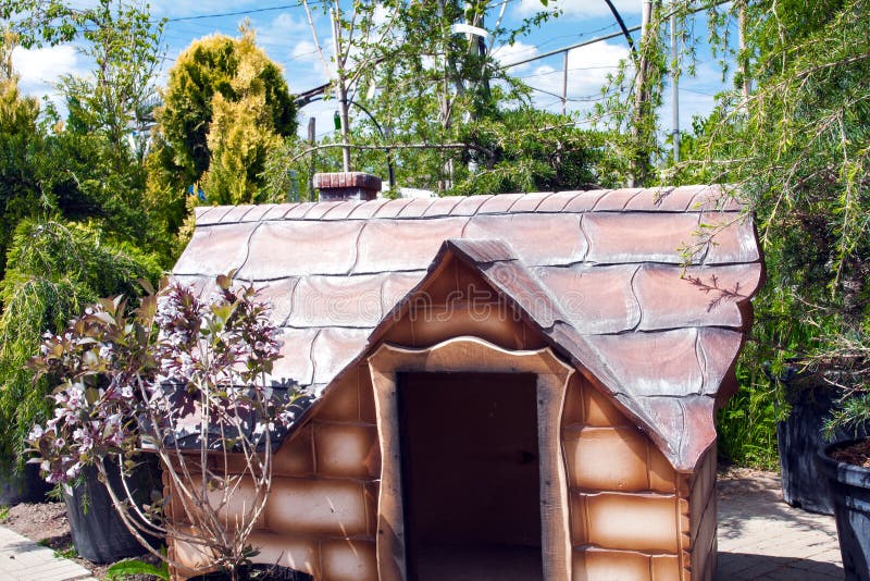 Wooden Small House in the Trees Stock Image - Image of nature, garden