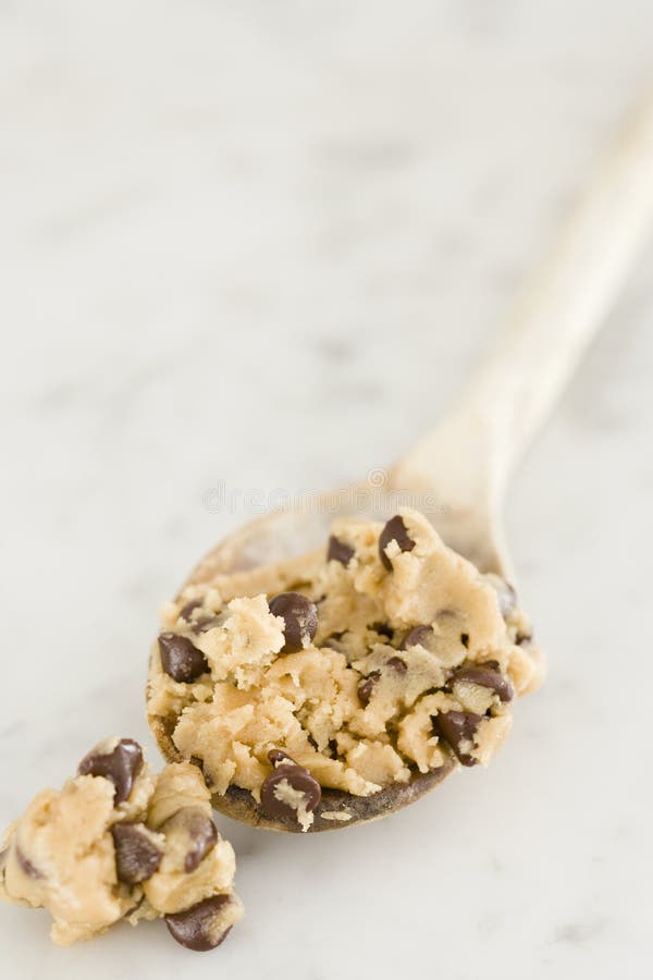 https://thumbs.dreamstime.com/b/wooden-spoon-cookie-dough-9807530.jpg