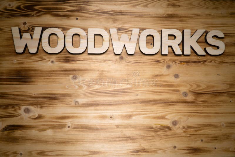 WOODWORKS formułują robią drewniani listy na drewnianej desce obraz royalty free WOODWORKS formułują robią drewniani listy na drewnianej desce obraz royalty free