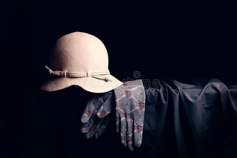 womens grey hat and gloves