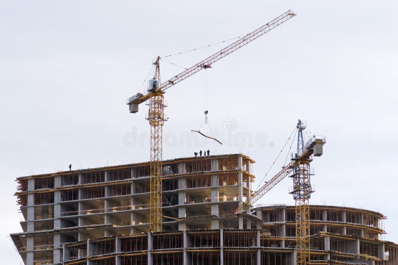 Work of builders and crane in the construction of high rise building. stock photography Work of builders and crane in the construction of high rise building. stock photography
