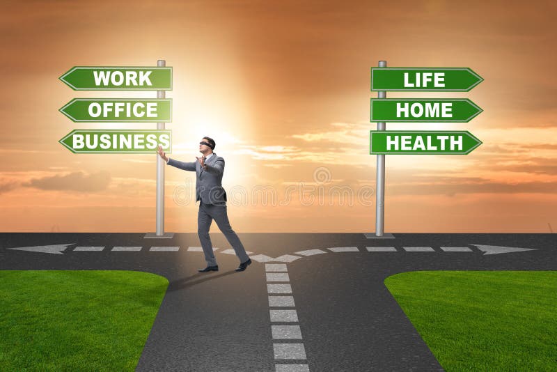 Баланс между работой и жизнью. Work Life Balance photo. Work-Life Balance. Crossroads signpost conceptual images.