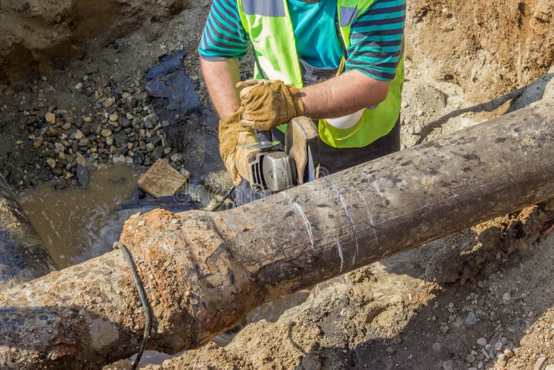 Worker cut section of water main 4