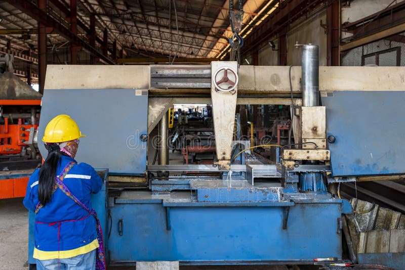 Worker Cutting Steel Hbeam by Automatic Metal Cutting Band Saw Machine
