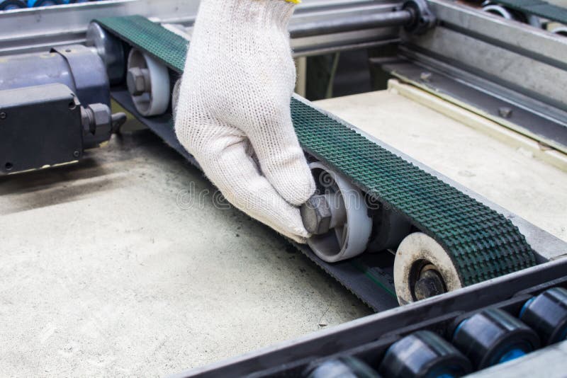 The Conveyor Belt Rollers are Damaged, Waiting for Maintenance Stock