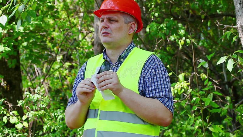 Worker with a napkin cleaning sunglasses 1