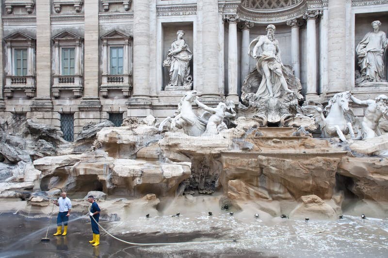 Cleaning the Trevi Fountain in Rome. Editorial Photo Image of fontana