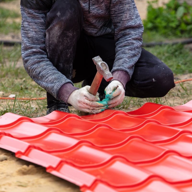 Metal Roofing Cost Guide 2025: Installation, Materials & ROI Comparison