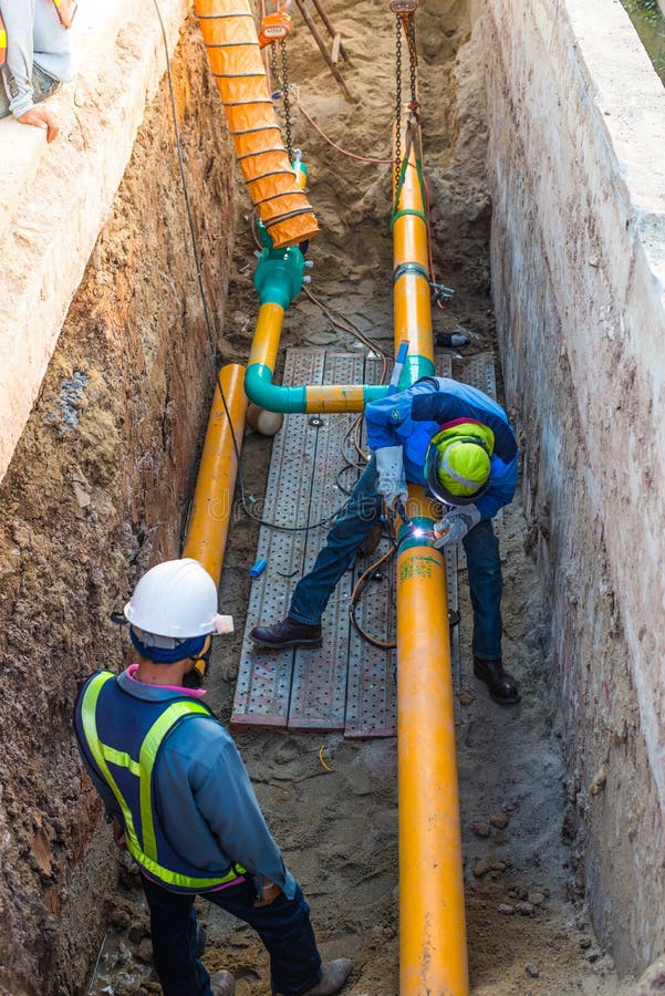 Working construction gas pipeline underground