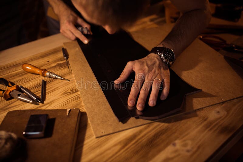Working Process of the Leather Belt in the Leather Man