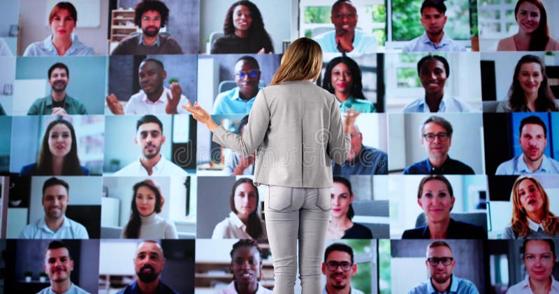 Workshop sobre empreendedorismo virtual com profissional imagens de stock