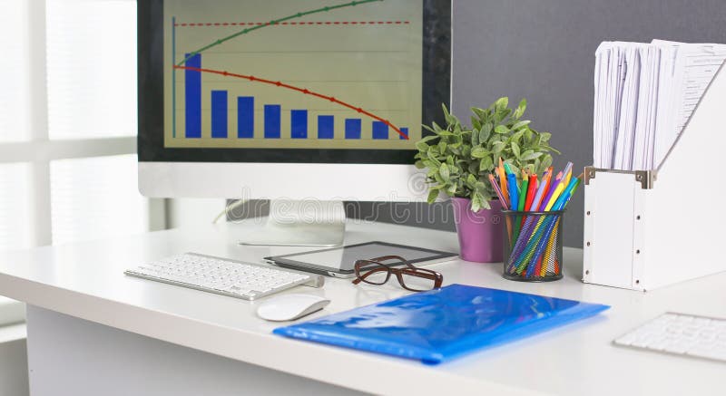 Workspace prezentaci mockup, komputer stacjonarny i biuro supp, obrazy royalty free Workspace prezentaci mockup, komputer stacjonarny i biuro supp, obrazy royalty free