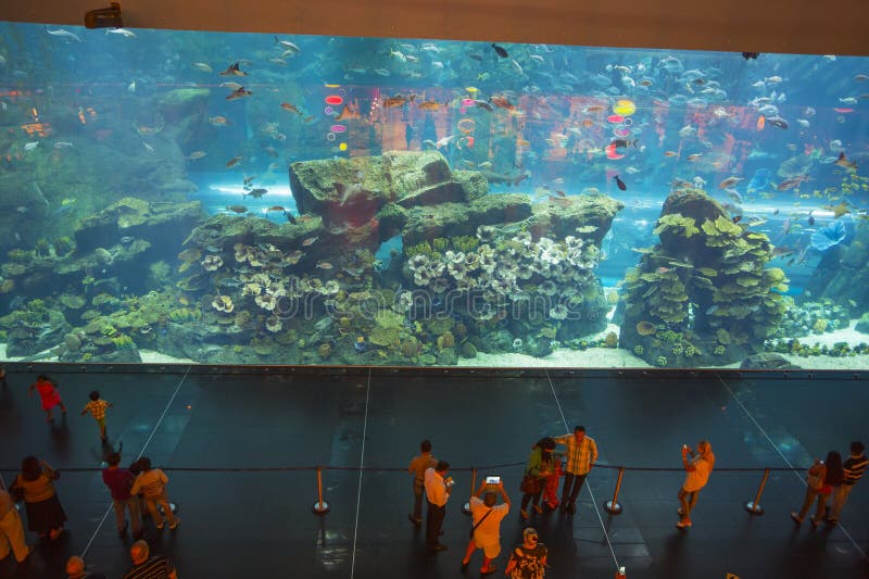 World S Largest Shopping Mall Editorial Photo - Image of gift, urban