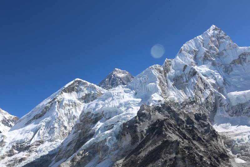 World Tallest Mount Everest is Beautiful snow Mountain