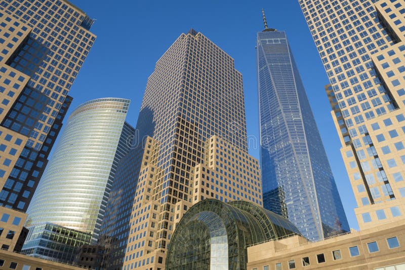 Im Stadtzentrum Gelegene Skyline Manhattans New York City Stockbild ...