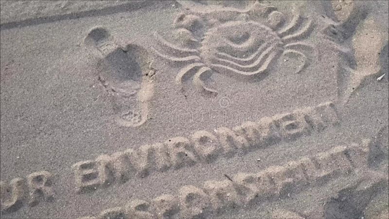Worte und Zeichnungen mit dem Aufdruck auf dem Sand des Strandes. Begriff