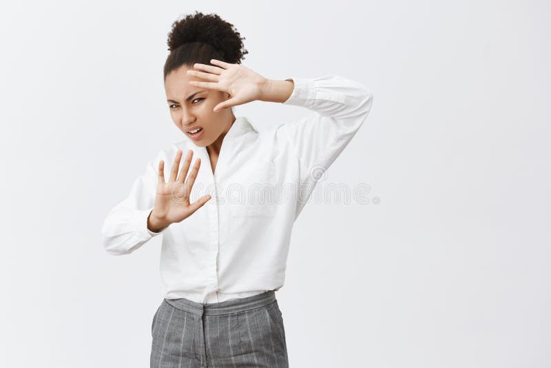 Símbolo Proibido Mão Feminina Gesto Significado Culturas Ocidentais Foda  Foda fotos, imagens de © canbedone #201918794