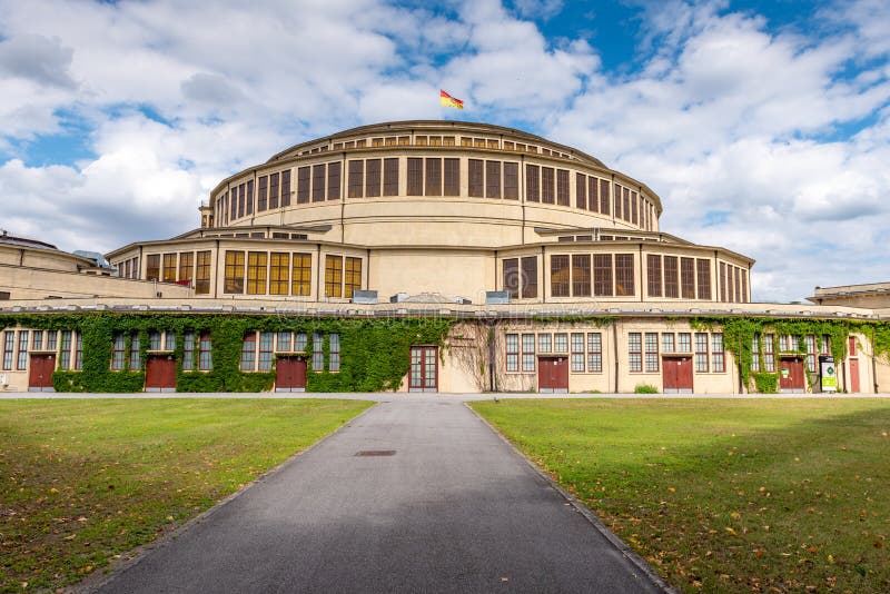 Wroclaw Honderdjarig die Hall Hala Stulecia, Hala Ludowa voor tentoonstellingen, overleg wordt gebruikt en sportief stock afbeelding Wroclaw Honderdjarig die Hall Hala Stulecia, Hala Ludowa voor tentoonstellingen, overleg wordt gebruikt en sportief stock afbeelding