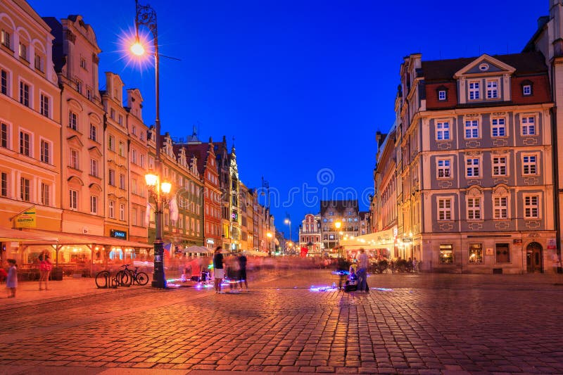 Wroclaw polonia august 16 2024 : arhitectura frumoasă a vechii piețe a orașelor din Wroclaw, din Polonia de la apus stock photos