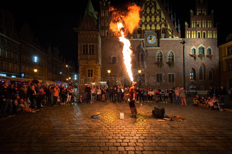Wroclaw, Polônia - 6 de setembro de 2020: Programa de bombeiros na Praça da Cidade Velha, em Wroc? aw Polônia fotos de stock