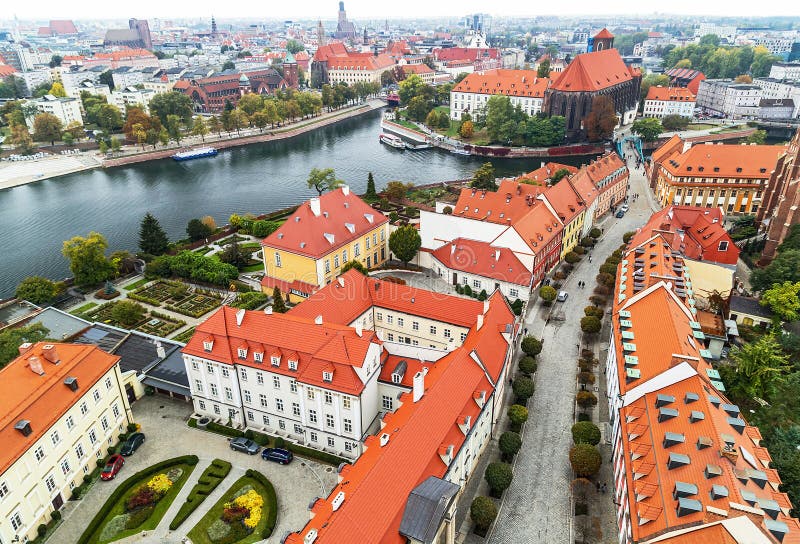 wroclaw Vue pittoresque d'île célèbre et vieille Tumski et d'église de notre Madame sur Piasek de tour de cathédrale de St Johnio image libre de droits wroclaw Vue pittoresque d'île célèbre et vieille Tumski et d'église de notre Madame sur Piasek de tour de cathédrale de St Johnio image libre de droits
