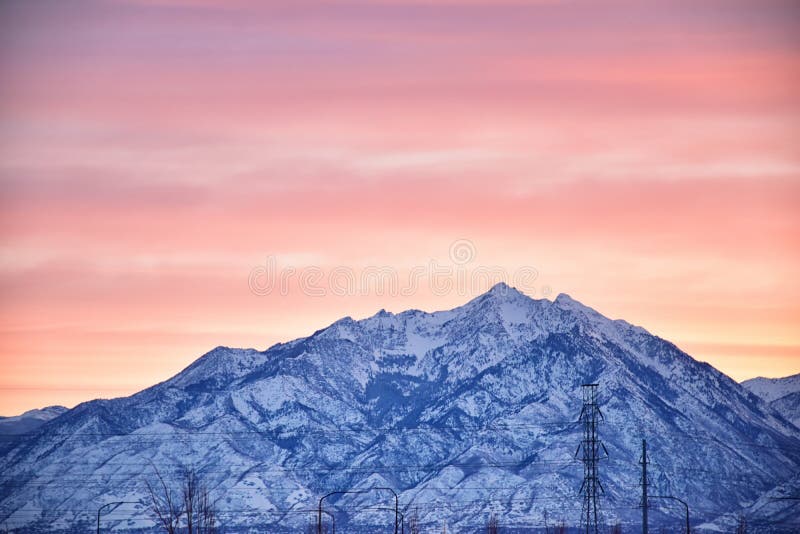 Wschód słońca panoramiczny zima, widok śnieg nakrywać Wasatch Frontowe Skaliste góry, Wielka Salt Lake dolina i Cloudscape od Mou zdjęcie royalty free