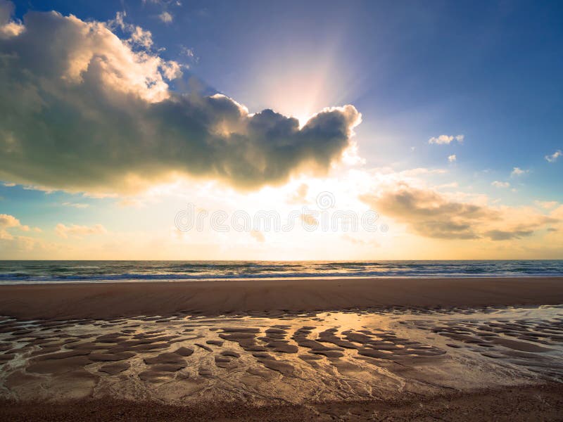 wschód słońca na plaży fotografia stock wschód słońca na plaży fotografia stock