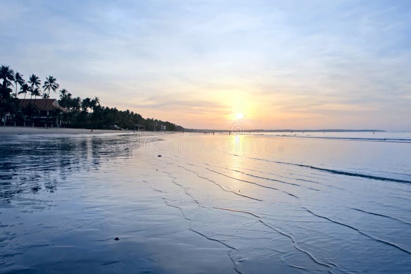 Wschód słońca na tropikalnej plaży obrazy royalty free Wschód słońca na tropikalnej plaży obrazy royalty free