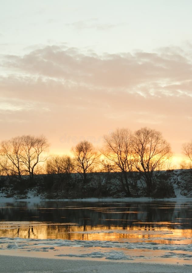 Wschód słońca winter river fotografia stock