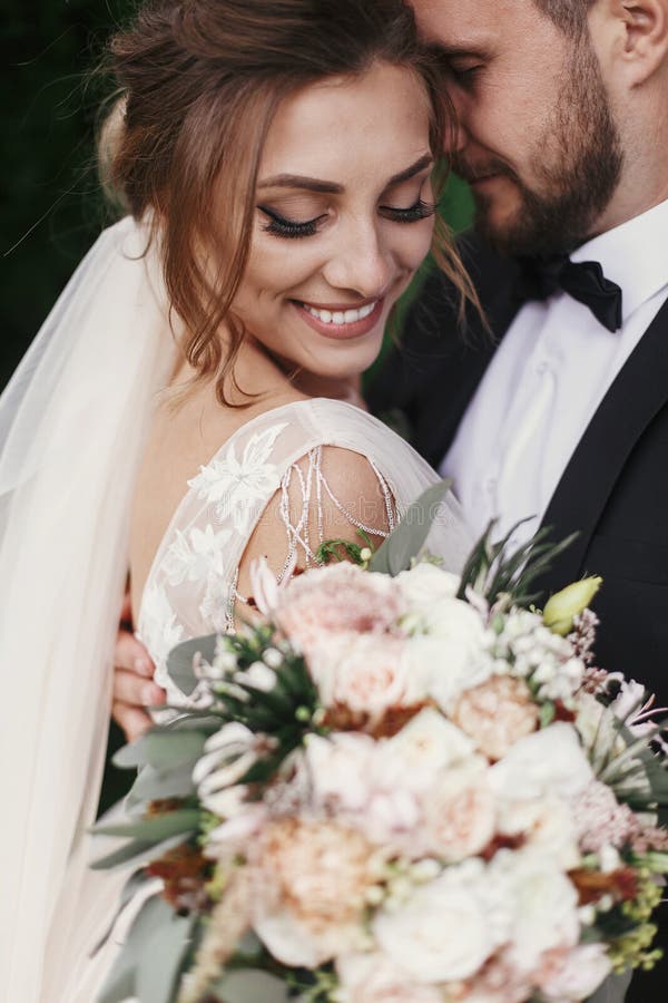 Wspaniała panna młoda, elegancki fornal i obrazy stock Wspaniała panna młoda, elegancki fornal i obrazy stock