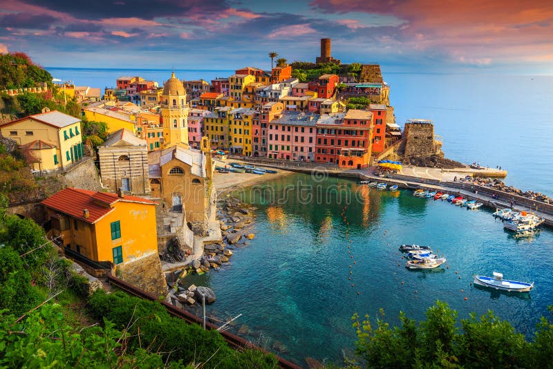 Wspaniała Vernazza wioska z kolorowymi domami, Cinque Terre, Włochy, Europa zdjęcie royalty free Wspaniała Vernazza wioska z kolorowymi domami, Cinque Terre, Włochy, Europa zdjęcie royalty free