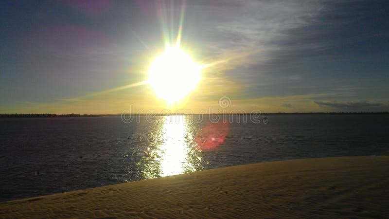 Wspaniały zmierzch przed Atlantyckim oceanem zdjęcia royalty free Wspaniały zmierzch przed Atlantyckim oceanem zdjęcia royalty free