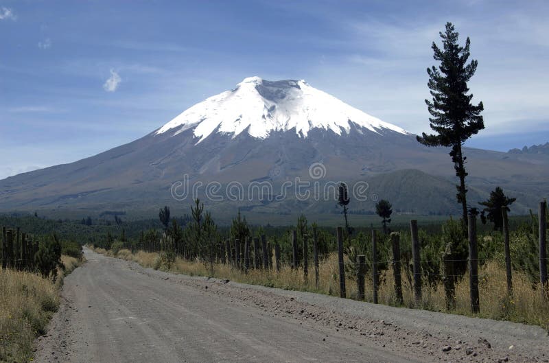 wulkan Cotopaxi droga gruntowa fotografia royalty free wulkan Cotopaxi droga gruntowa fotografia royalty free