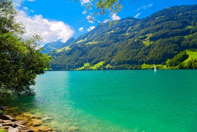 WunderschÃ¶ner Lungernsee in den Alpen, Schweiz