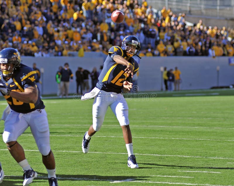 wvu приземления кузнца защитника пропуска geno стоковая фотография wvu приземления кузнца защитника пропуска geno стоковая фотография