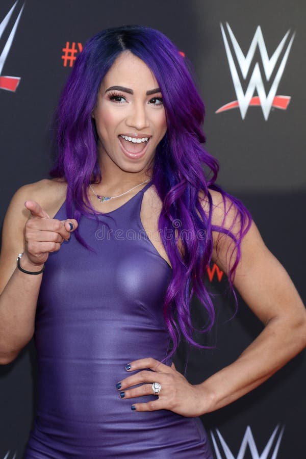 Sasha Banks posts picture of natural hair : r/WWE