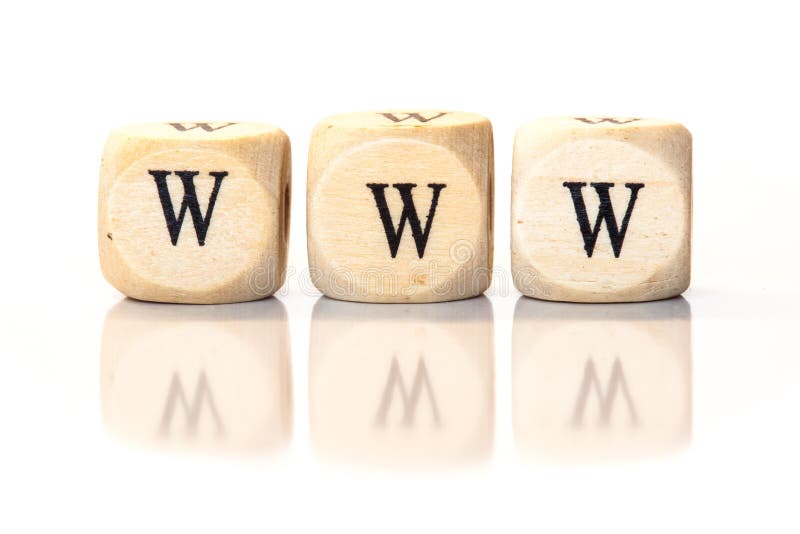 WWW buchstabierte Wort, Würfelbuchstaben mit Reflexion stockfotografie WWW buchstabierte Wort, Würfelbuchstaben mit Reflexion stockfotografie