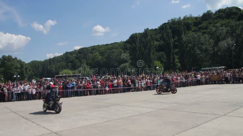 Wyczynu kaskaderskiego Moto przedstawienie Krańcowy Motorsports Rowerzysty przedstawienie i parada