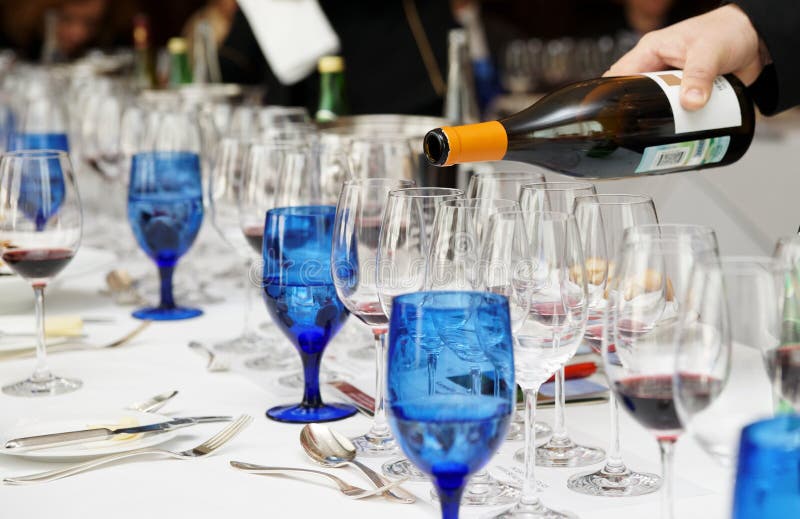 Wydarzenia dolewania wino winetasting obraz stock