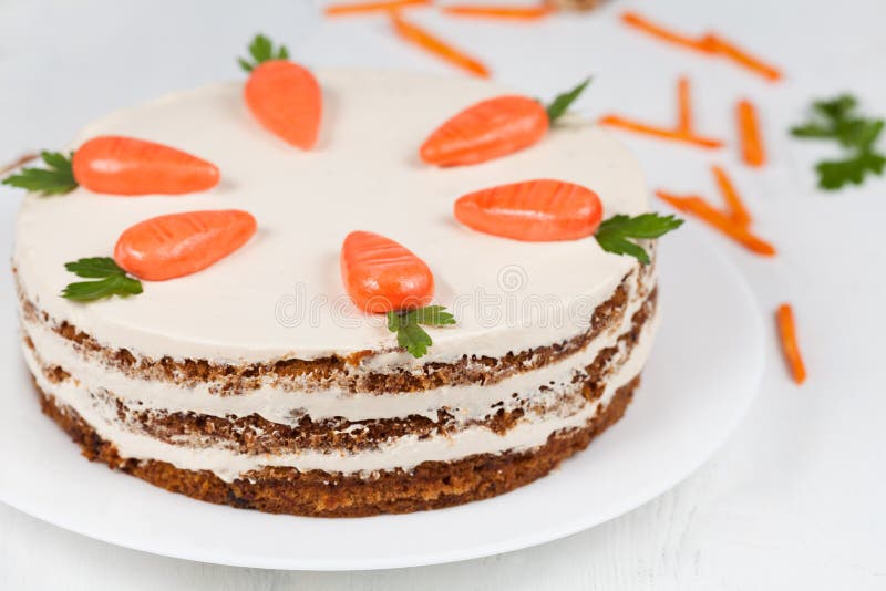 Wyśmienicie cheesecake z małymi marchewkami i obraz stock
