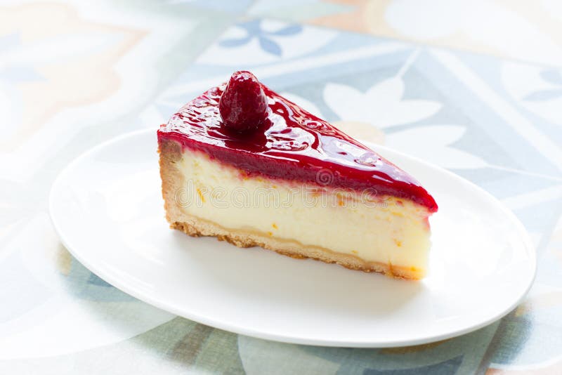 Wyśmienicie, delikatny cheesecake z malinowym kumberlandem, obraz stock Wyśmienicie, delikatny cheesecake z malinowym kumberlandem, obraz stock