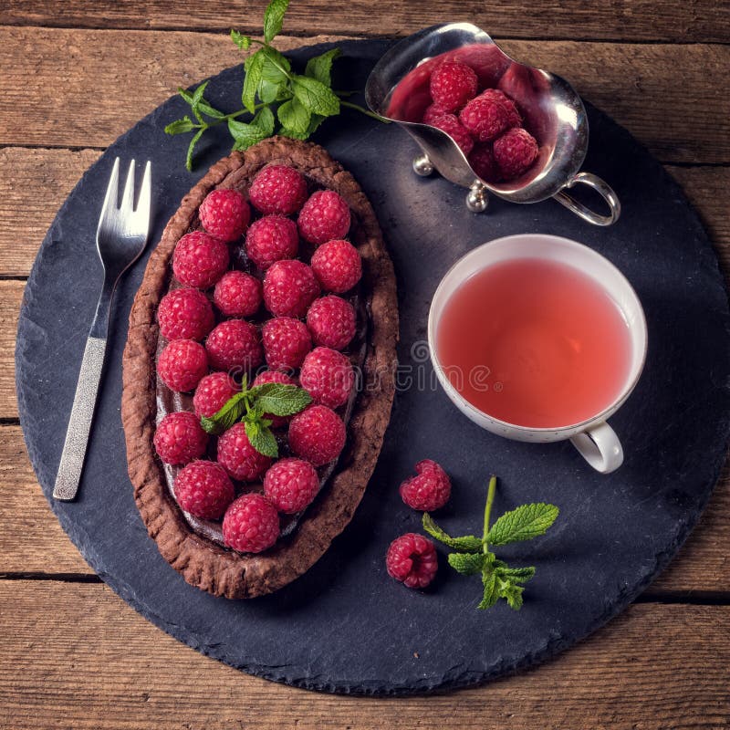 Wyśmienicie malinowy czekoladowy tarta z ricotta serem fotografia stock Wyśmienicie malinowy czekoladowy tarta z ricotta serem fotografia stock