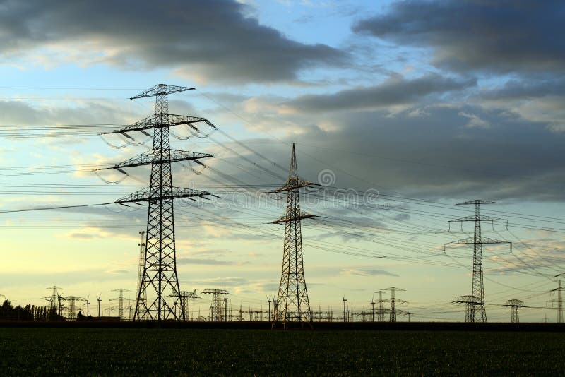 Władza pilony dla odtransportowywać elektryczność obrazy stock Władza pilony dla odtransportowywać elektryczność obrazy stock