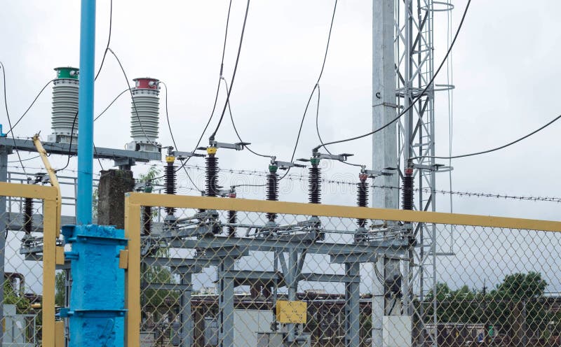 Władza transformator w wysokim woltażu switchyard w nowożytnej elektrycznej podstaci, władza zdjęcie stock Władza transformator w wysokim woltażu switchyard w nowożytnej elektrycznej podstaci, władza zdjęcie stock