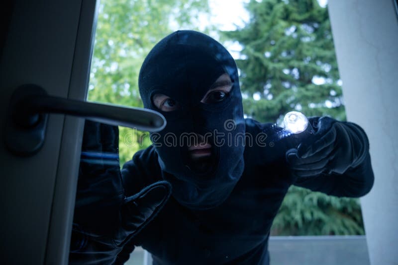 Włamywacz jest ubranym balaclava obrazy stock
