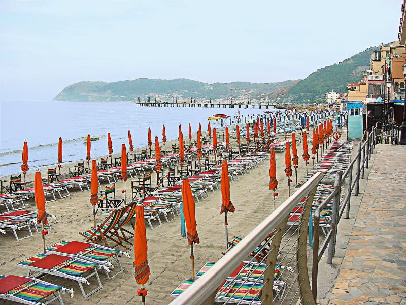 Włochy Alassio plaża przy zmierzchem obrazy stock Włochy Alassio plaża przy zmierzchem obrazy stock