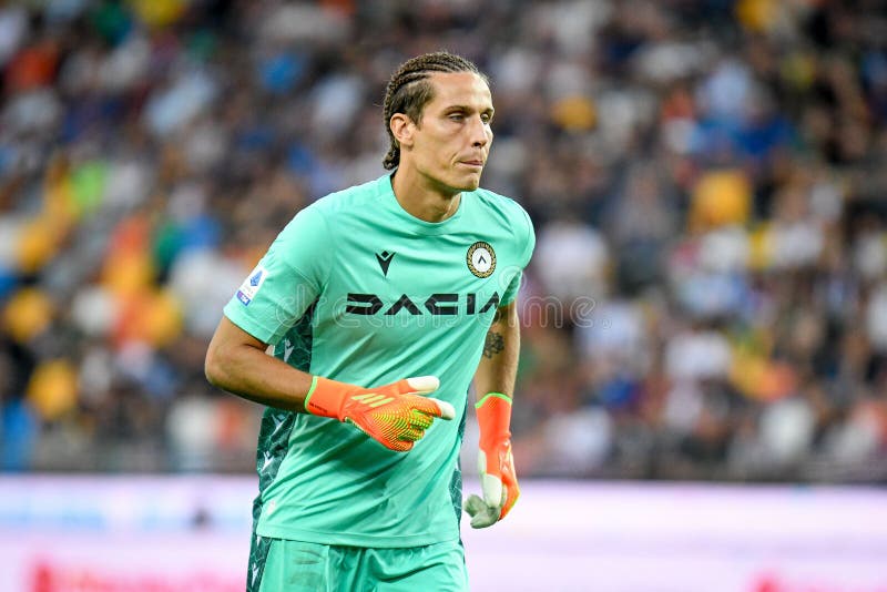 Włoska piłka nożna serie mecz udinese calcio vs acf fiorentina portrets archive. Udineses marco silvestri portrait podczas futbolu włoskiego serie mecz udinese calcio vs acf fiorentina portrety archiwum na stadionie friuli dacia arena we włochy sierpień 31 2022